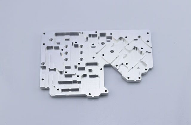 淺談一下CNC加工如何實(shí)現(xiàn)嚴(yán)格通訊零件的公差問題？