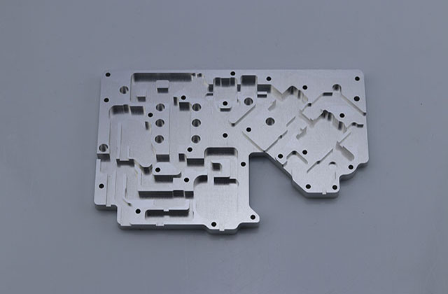 CNC數(shù)控機(jī)床在加工鋁料時，如何保證尺寸?